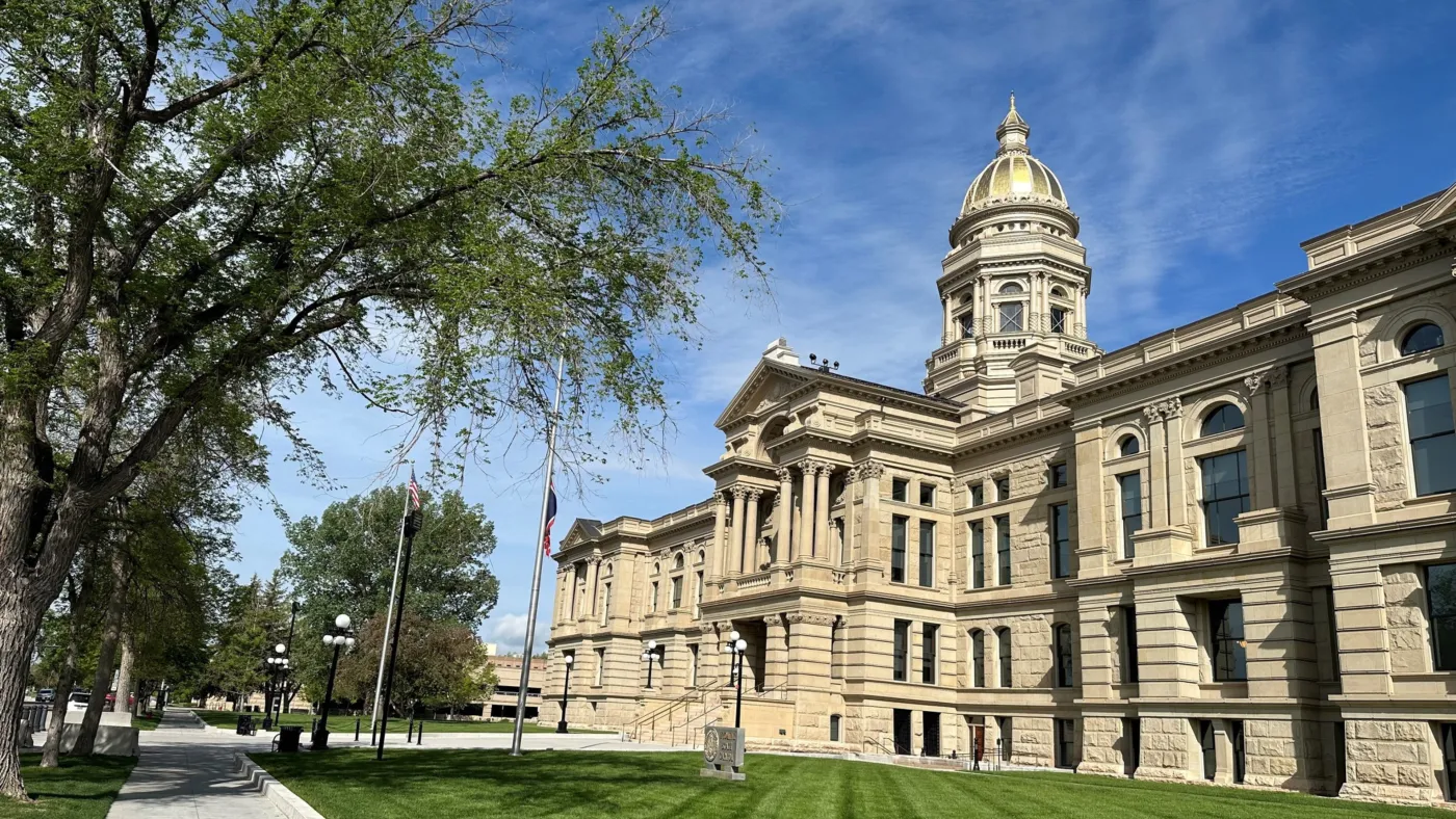 A picture of the Wyoming statehouse on a sunny day with a blue sky.